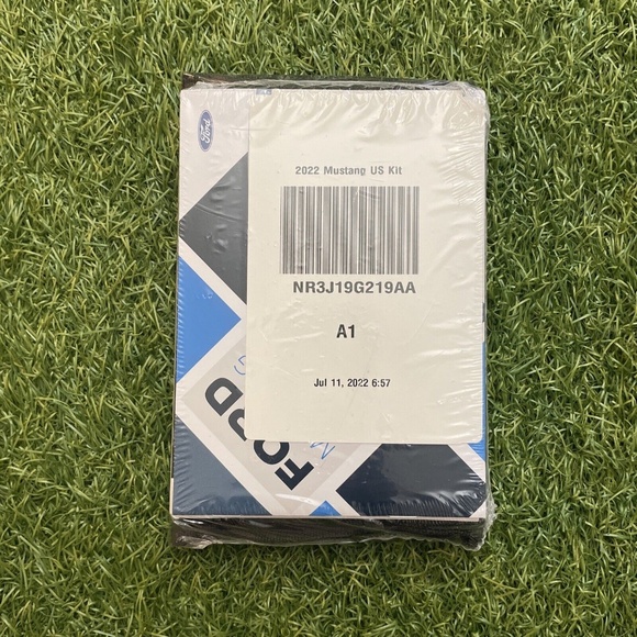 2022 Ford MUSTANG Coupe & Convertible Owners Manual - Picture 2 of 7